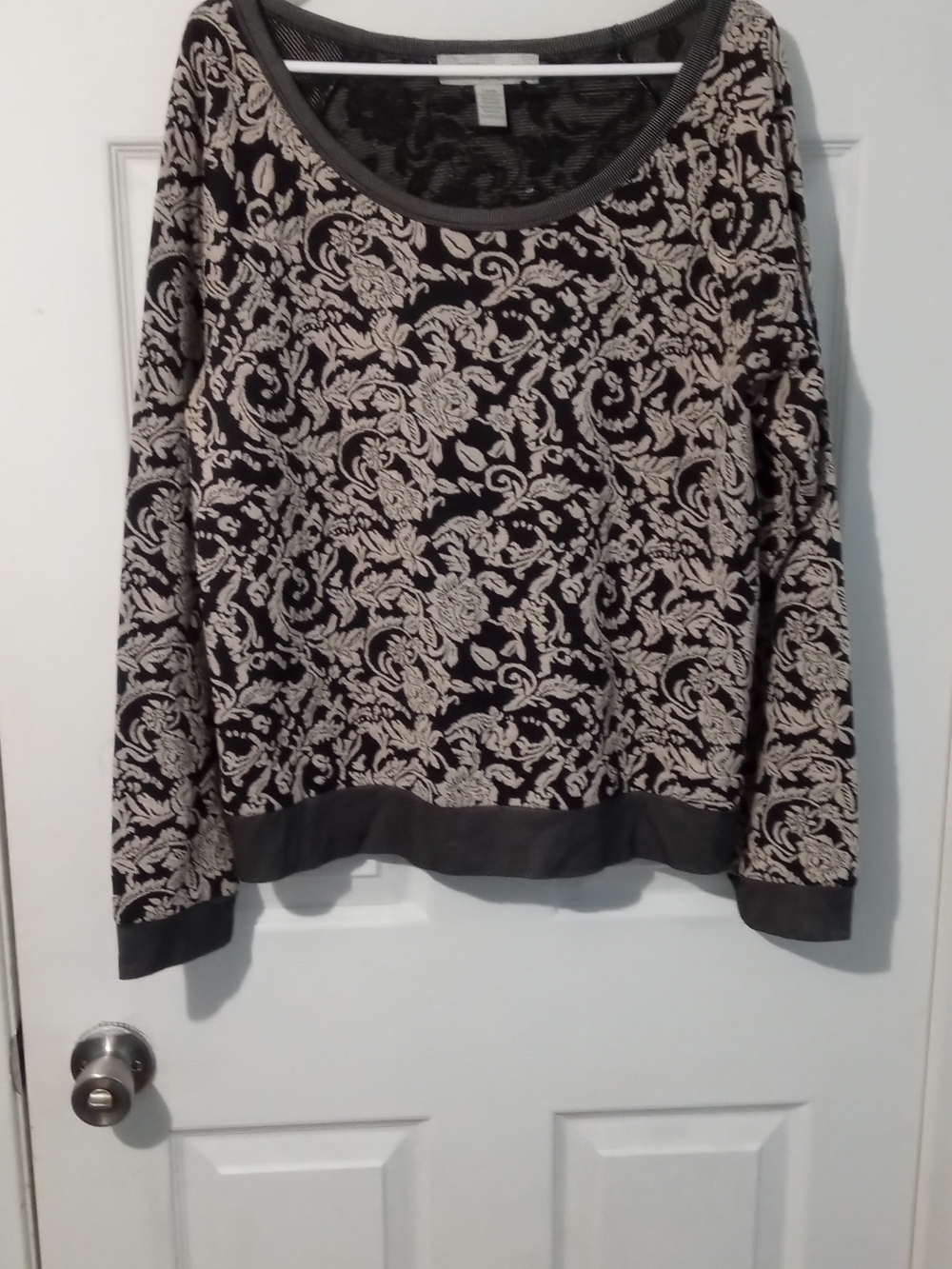 Black and Cream Floral Scoop Neck Crop Top - Women's Long Sleeve